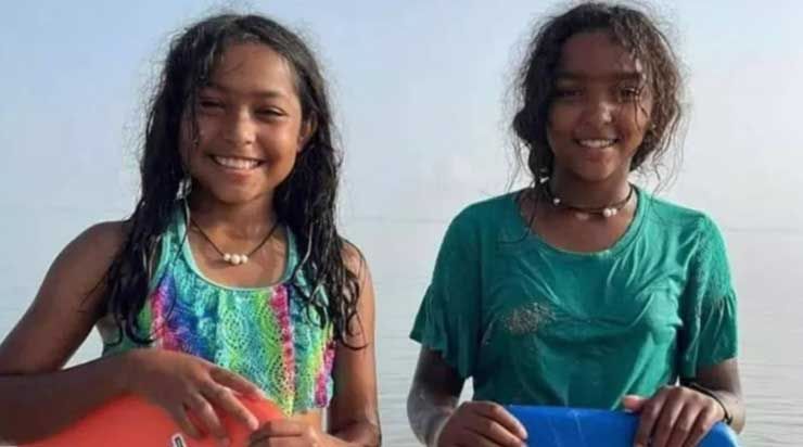twin-daughters_ZIz75.jpg